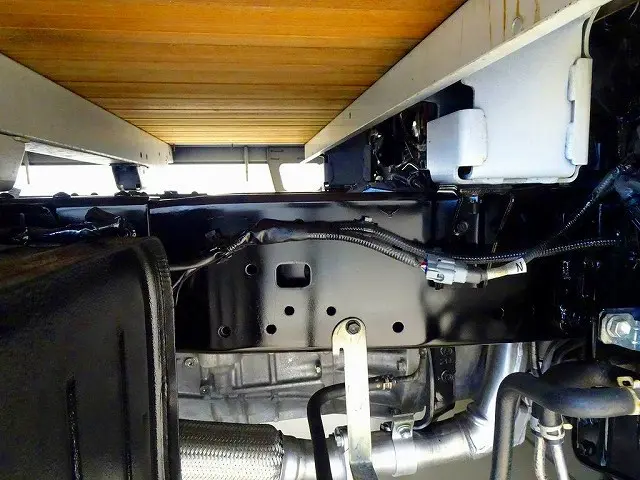 燃料タンク80L　シャーシは 錆止め/マフラー塗装 仕上げに力を入れています。|トヨタ ダイナ TKG-XZC605(2WD)の写真38