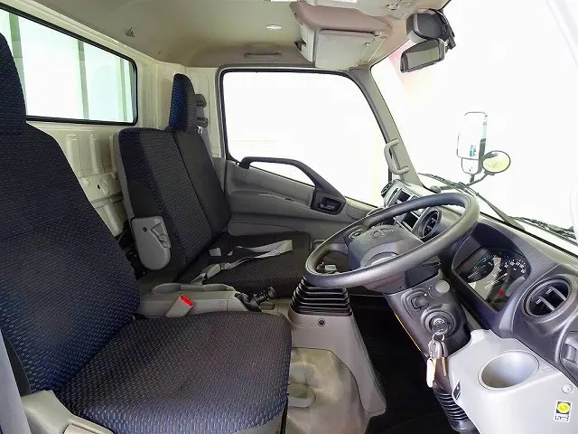 車線逸脱警報装置 衝突被害軽減ブレーキ アイドリングストップ フォグランプ トラクションコントロール 電動パーキングブレーキ フロントバンパーコーナーセンサー|トヨタ ダイナ 2KG-XZU720M(2WD)の写真6