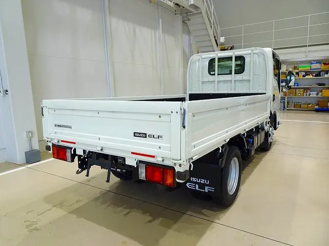 いすゞ エルフ 2TG-NJR88AF(2WD)の写真3