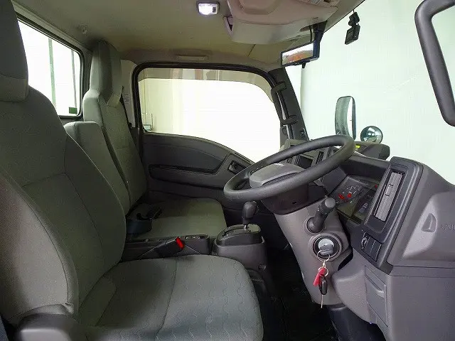 いすゞ エルフ 2TG-NJR88AF(2WD)の写真6