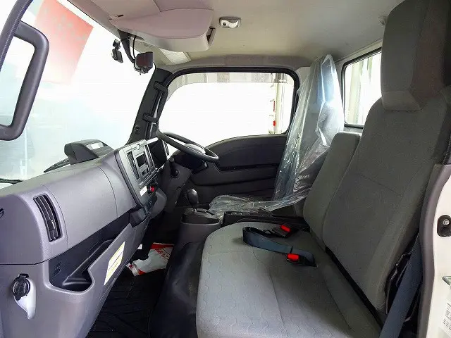 車線逸脱警報装置 衝突被害軽減ブレーキ アイドリングストップ LEDヘッドライト/フォグランプ トラクションコントロール 電動パーキングブレーキ|いすゞ エルフ 2TG-NJR88AF(2WD)の写真9