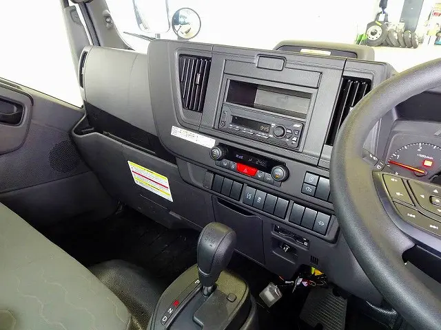 いすゞ エルフ 2TG-NJR88AF(2WD)の写真10