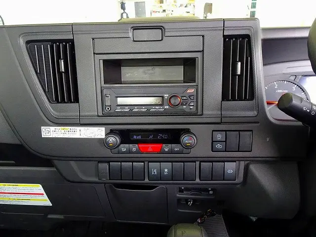 いすゞ エルフ 2TG-NJR88AF(2WD)の写真11