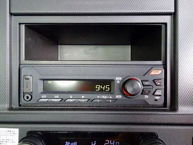 いすゞ エルフ 2TG-NJR88AF(2WD)の写真12