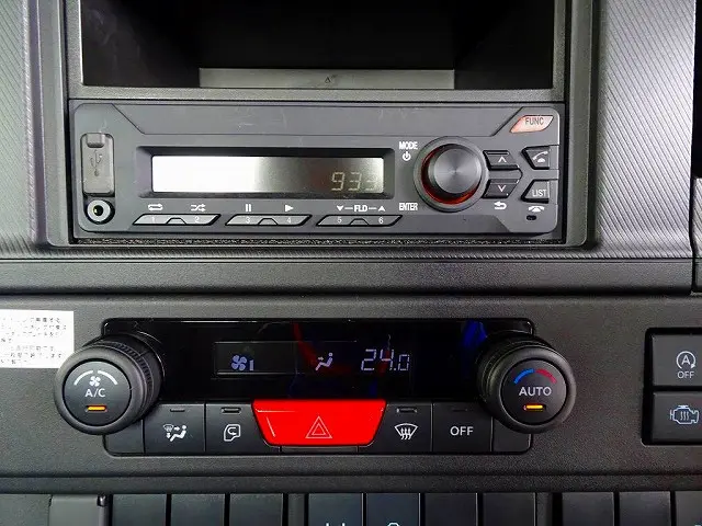 いすゞ エルフ 2TG-NJR88AF(2WD)の写真12