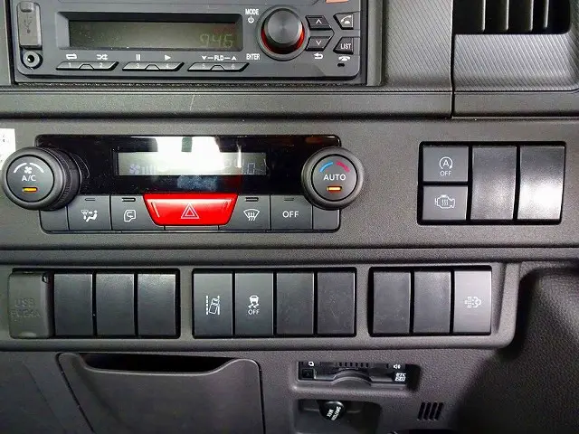 いすゞ エルフ 2TG-NJR88AF(2WD)の写真13