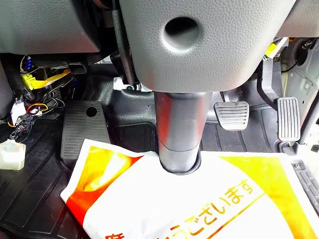 フロアAT 2ペダル|いすゞ エルフ 2TG-NJR88AF(2WD)の写真19