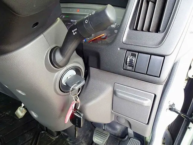 いすゞ エルフ 2TG-NJR88AF(2WD)の写真21