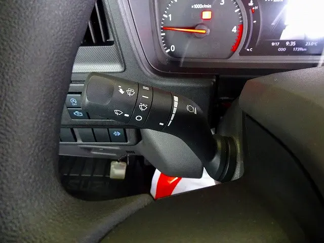 いすゞ エルフ 2TG-NJR88AF(2WD)の写真22