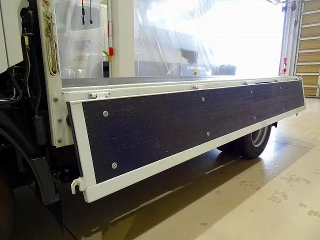 荷台内寸:311×161×38 三方開 リアアオリチェーン2個 鳥居フック3個|いすゞ エルフ 2TG-NJR88AF(2WD)の写真31