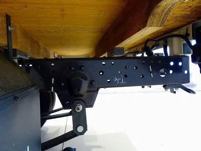 いすゞ エルフ 2TG-NJR88AF(2WD)の写真35