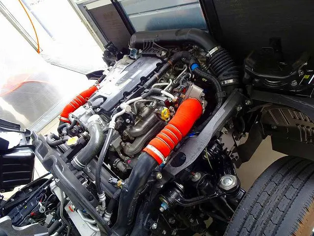エンジンルーム|いすゞ エルフ 2TG-NJR88AF(2WD)の写真37