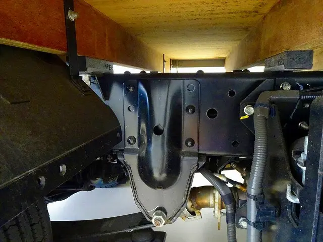 いすゞ エルフ 2TG-NJR88AF(2WD)の写真39