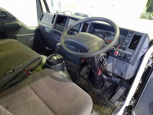 いすゞ エルフ 2RG-NHR88A(2WD)の写真5