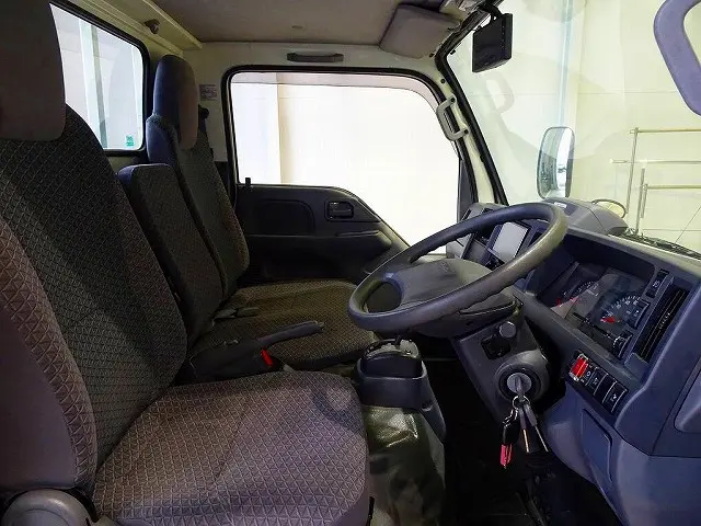 いすゞ エルフ 2RG-NHR88A(2WD)の写真6