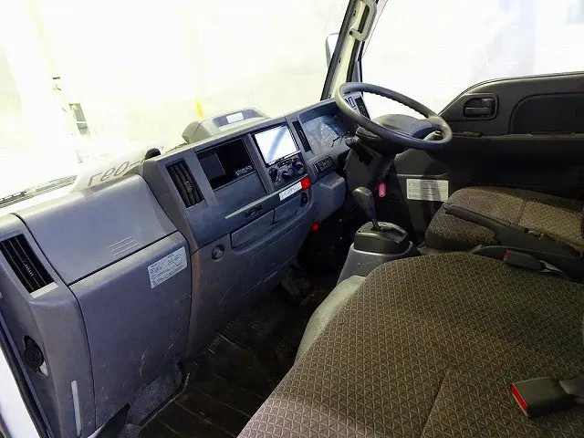 いすゞ エルフ 2RG-NHR88A(2WD)の写真7