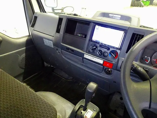 いすゞ エルフ 2RG-NHR88A(2WD)の写真9