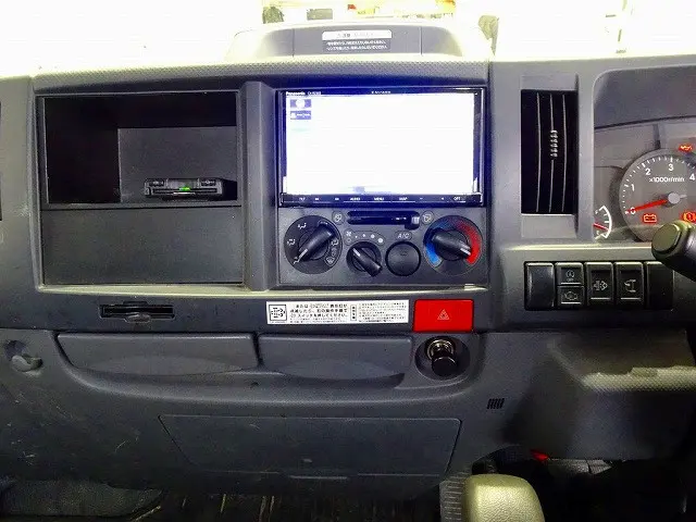 いすゞ エルフ 2RG-NHR88A(2WD)の写真10