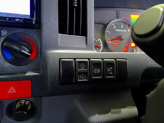 いすゞ エルフ 2RG-NHR88A(2WD)の写真12