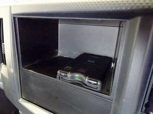 いすゞ エルフ 2RG-NHR88A(2WD)の写真13