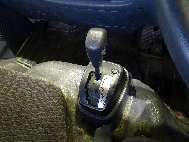 いすゞ エルフ 2RG-NHR88A(2WD)の写真17