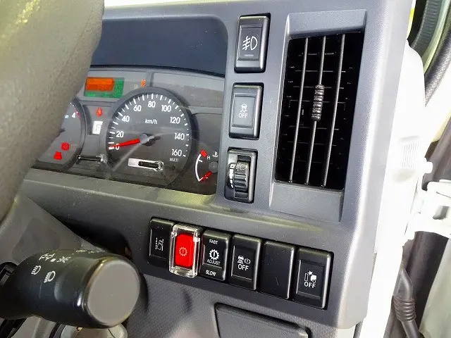 いすゞ エルフ 2RG-NHR88A(2WD)の写真18