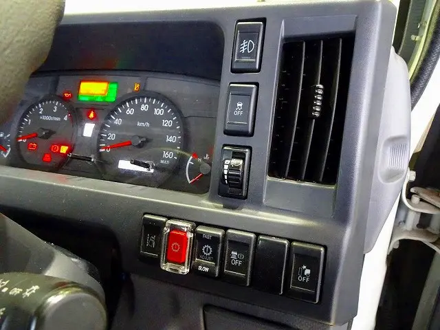 いすゞ エルフ 2RG-NHR88A(2WD)の写真19