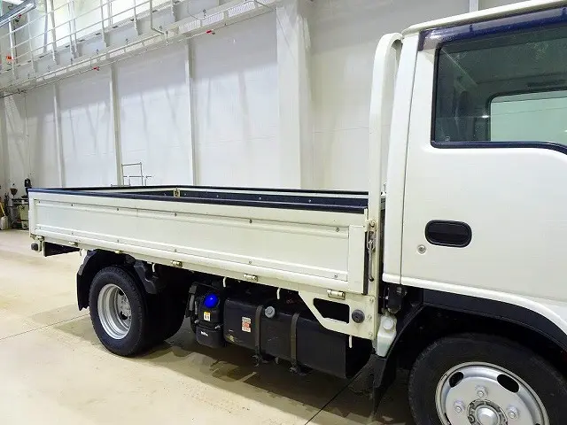 いすゞ エルフ 2RG-NHR88A(2WD)の写真23