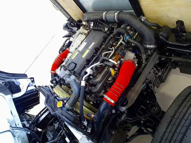 エンジンルーム|いすゞ エルフ 2RG-NHR88A(2WD)の写真33