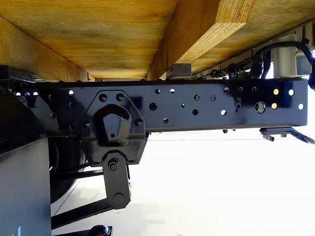 燃料タンク60L　シャーシは 錆止め/マフラー塗装 仕上げに力を入れています。|いすゞ エルフ 2RG-NHR88A(2WD)の写真36