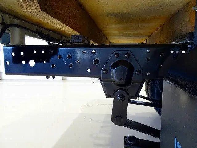 シャーシは 錆止め/マフラー塗装 仕上げに力を入れています。|いすゞ エルフ 2RG-NHR88A(2WD)の写真41