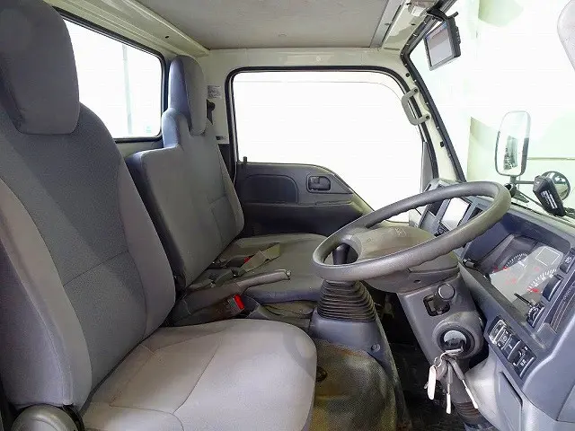 いすゞ エルフ TRG-NHS85A(4WD)の写真6