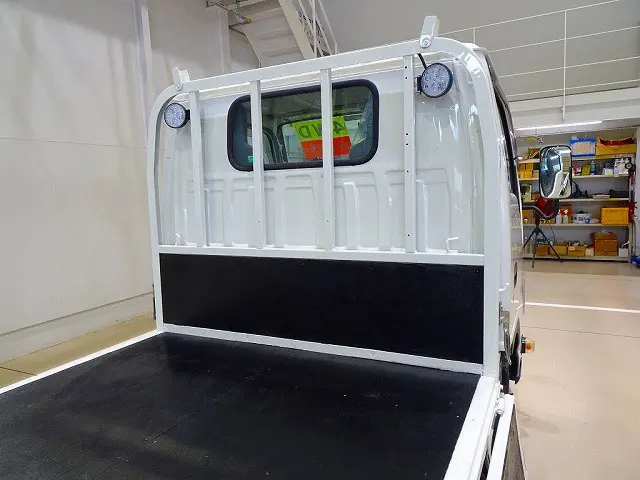 荷台内寸:310×162×38 三方開 床板張替え リアアオリチェーン2個 鳥居左右LED作業灯2個|いすゞ エルフ TRG-NHS85A(4WD)の写真26