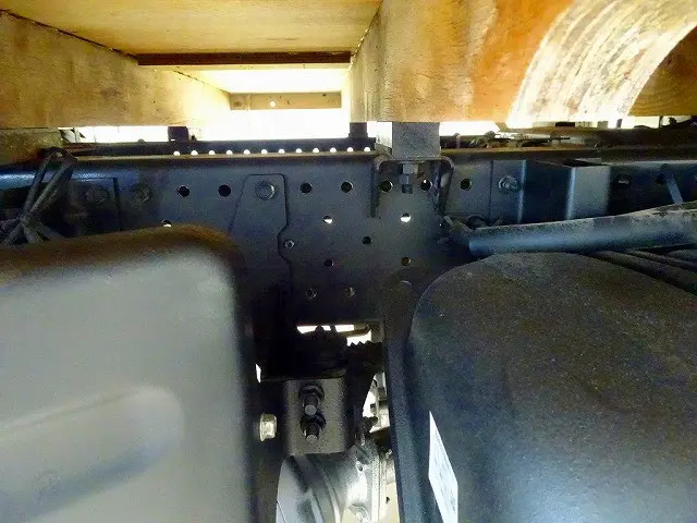 燃料タンク63L タイヤ止め2個 シャーシは 錆止め/マフラー塗装 仕上げに力を入れています。|いすゞ エルフ TRG-NHS85A(4WD)の写真43