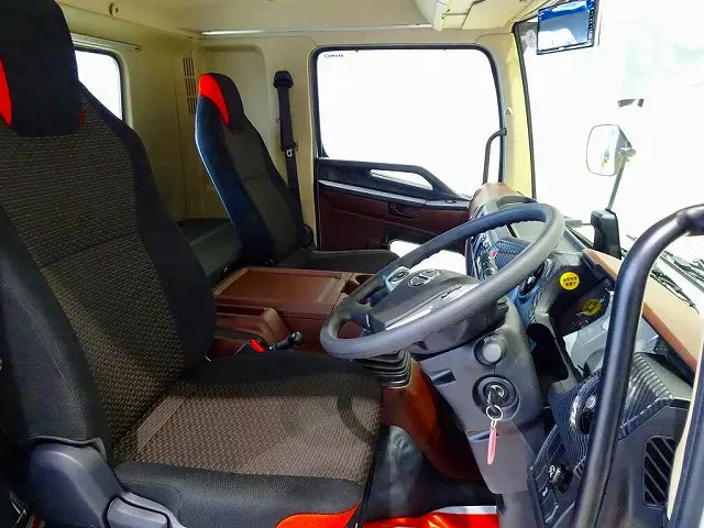 排気ブレーキ E/Gリターダ クルーズコントロール 坂道発進補助装置 車線逸脱警報装置 衝突被害軽減ブレーキ フォグランプ トラクションコントロール|日野 レンジャー 2KG-GX2ABA(4WD)の写真6