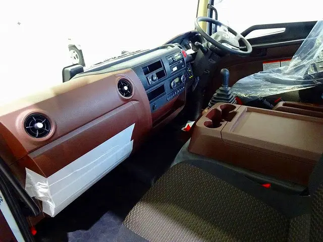 オートAC PS PW SRS ABS 集中ドアロック 左電格ミラー/ヒーター エアサスシート/肘掛け ラジオ バックモニター アドブルー ターボ フロア6MT|日野 レンジャー 2KG-GX2ABA(4WD)の写真7