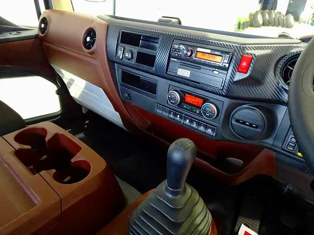 オートAC PS PW SRS ABS 集中ドアロック 左電格ミラー/ヒーター エアサスシート/肘掛け ラジオ バックモニター アドブルー ターボ フロア6MT|日野 レンジャー 2KG-GX2ABA(4WD)の写真10