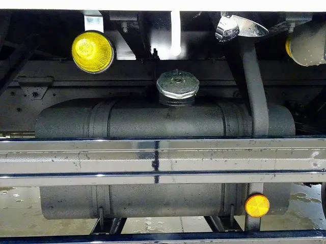 燃料タンク100L 右シャシリア工具BOX 左シャシリア3連タイヤチェーンフック|日野 レンジャー 2KG-GX2ABA(4WD)の写真43