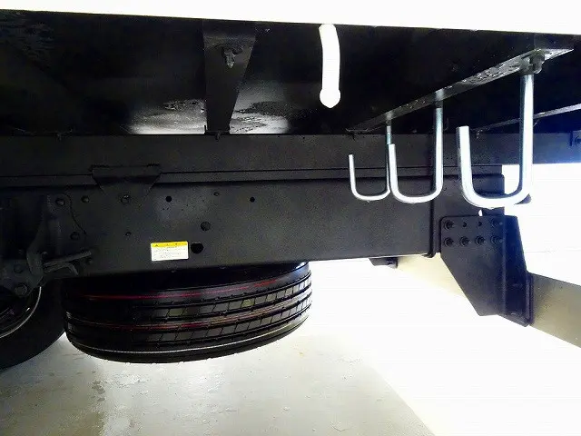 燃料タンク100L 右シャシリア工具BOX 左シャシリア3連タイヤチェーンフック|日野 レンジャー 2KG-GX2ABA(4WD)の写真44