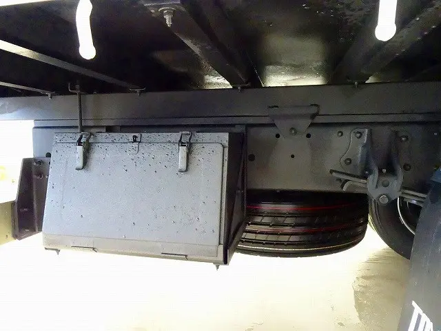 燃料タンク100L 右シャシリア工具BOX 左シャシリア3連タイヤチェーンフック|日野 レンジャー 2KG-GX2ABA(4WD)の写真49