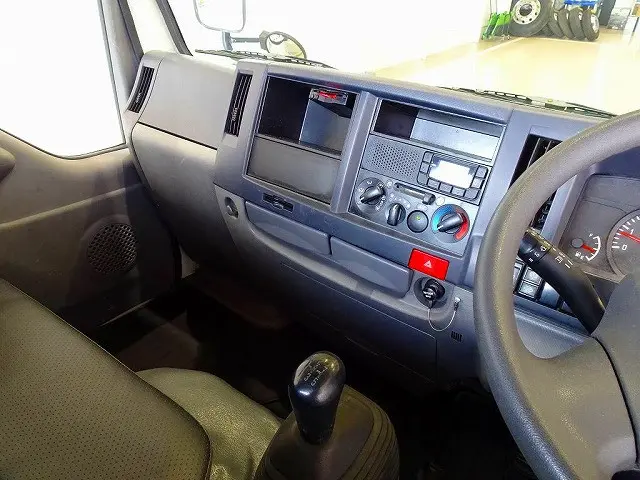 いすゞ エルフ TPG-NJR85A(2WD)の写真9