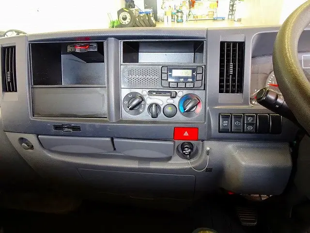 いすゞ エルフ TPG-NJR85A(2WD)の写真10