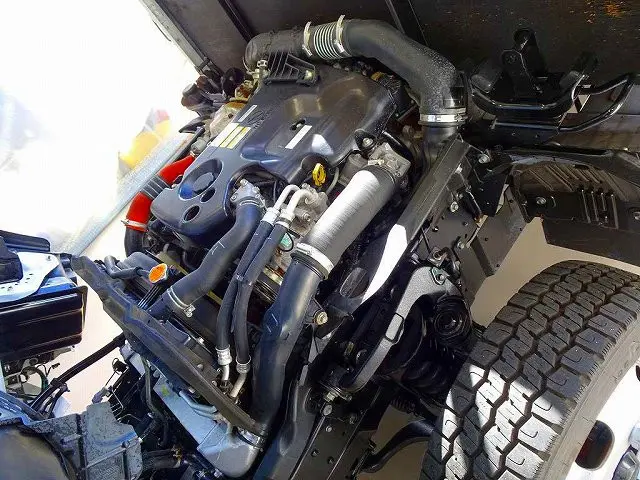 エンジンルーム|いすゞ エルフ TPG-NJR85A(2WD)の写真32