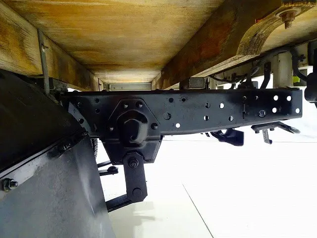 シャーシは 錆止め/マフラー塗装 仕上げに力を入れています。|いすゞ エルフ TPG-NJR85A(2WD)の写真35