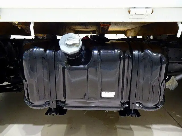 燃料タンク|いすゞ エルフ TPG-NJR85A(2WD)の写真39