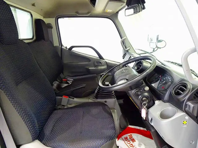排気ブレーキ　坂道発進補助装置　車線逸脱警報装置　衝突被害軽減ブレーキ　トラクションコントロール　クリアランスソナー　ヘッドライトウォッシャー　ハイルーフ|日野 デュトロ 2KG-XZU685M(4WD)の写真6