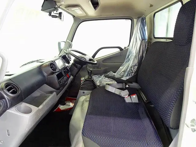 排気ブレーキ　坂道発進補助装置　車線逸脱警報装置　衝突被害軽減ブレーキ　トラクションコントロール　クリアランスソナー　ヘッドライトウォッシャー　ハイルーフ|日野 デュトロ 2KG-XZU685M(4WD)の写真9