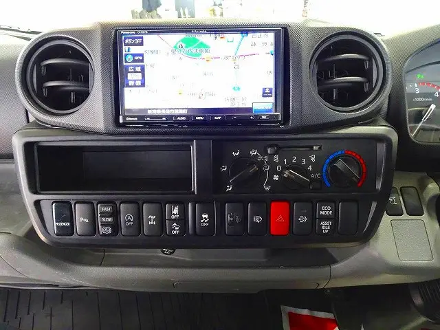 排気ブレーキ　坂道発進補助装置　車線逸脱警報装置　衝突被害軽減ブレーキ　トラクションコントロール　クリアランスソナー　ヘッドライトウォッシャー　ハイルーフ|日野 デュトロ 2KG-XZU685M(4WD)の写真11