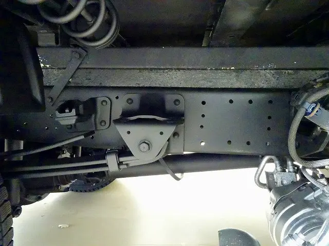 燃料タンク100L　シャーシは 錆止め/マフラー塗装 仕上げに力を入れています。|日野 デュトロ 2KG-XZU685M(4WD)の写真43