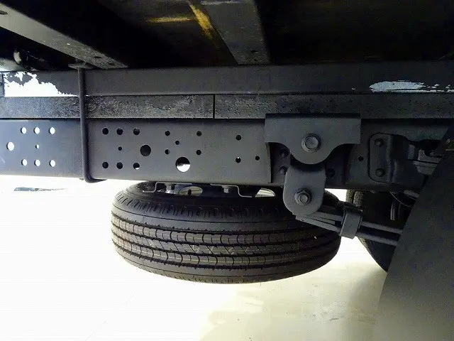 燃料タンク100L　シャーシは 錆止め/マフラー塗装 仕上げに力を入れています。|日野 デュトロ 2KG-XZU685M(4WD)の写真44